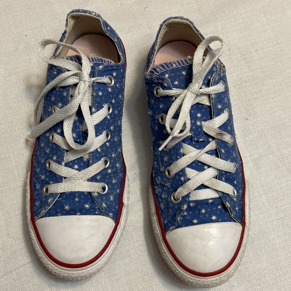 Converse All Stars Chuck Taylor Girls Low Top Sneakers - Super Cute! Size 2